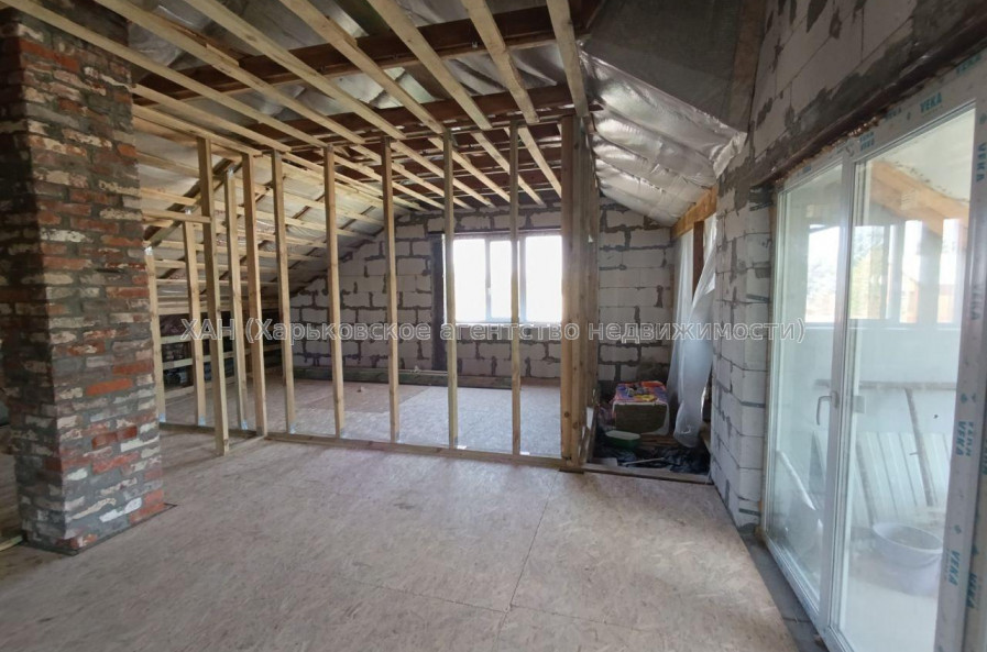 Продам дом, Клубничная ул. , 280 м², 10 сот., частичный ремонт 