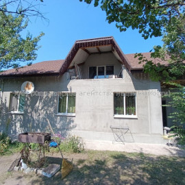 Продам будинок, Журавлиная ул. , 280 м², 10 соток, частичный ремонт