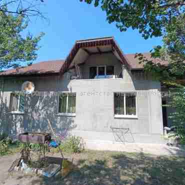 Продам дом, Клубничная ул. , 280 м², 10 сот., частичный ремонт 