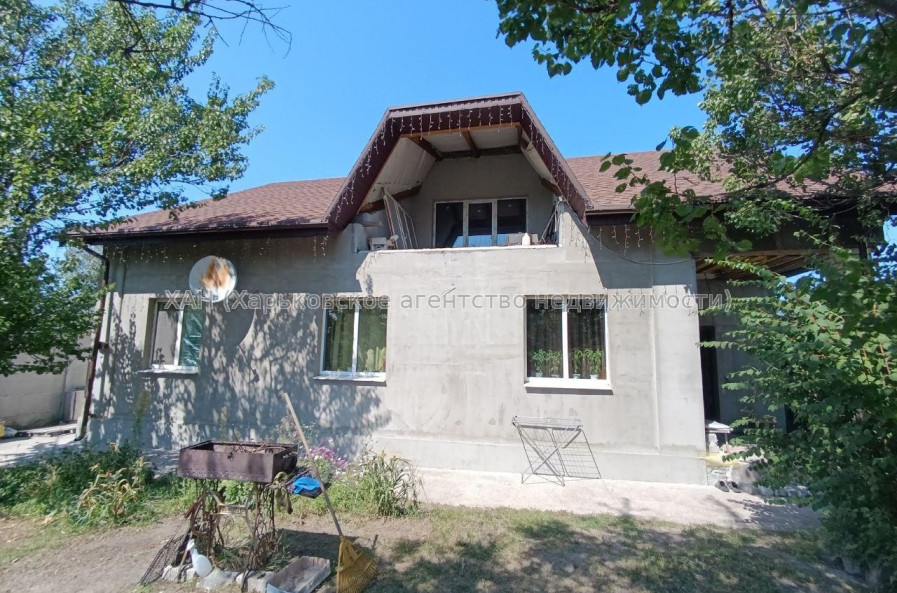 Продам дом, Клубничная ул. , 280 м², 10 сот., частичный ремонт 