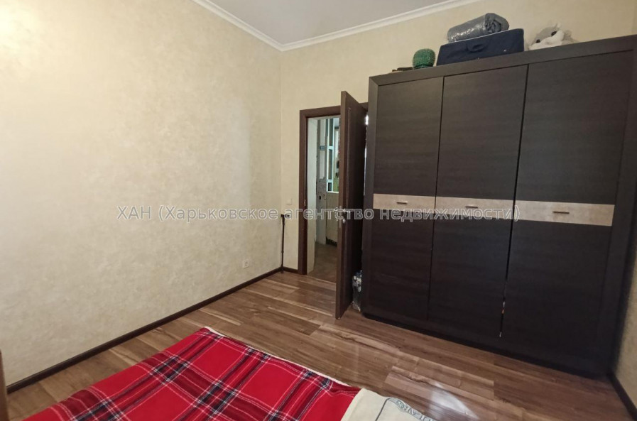 Продам дом, Клубничная ул. , 280 м², 10 сот., частичный ремонт 