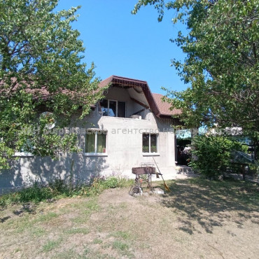 Продам будинок, Клубничная ул. , 280 м², 10 соток, частичный ремонт 