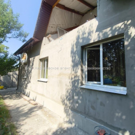 Продам дом, Клубничная ул. , 280 м², 10 сот., частичный ремонт
