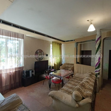 Продам будинок, Клубничная ул. , 280 м², 10 соток, частичный ремонт 