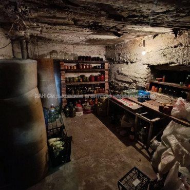 Продам будинок, Клубничная ул. , 280 м², 10 соток, частичный ремонт 