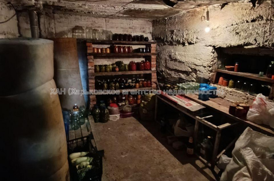 Продам дом, Клубничная ул. , 280 м², 10 сот., частичный ремонт 