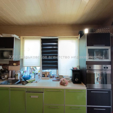 Продам будинок, Клубничная ул. , 280 м², 10 соток, частичный ремонт 