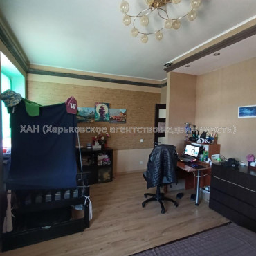 Продам будинок, Клубничная ул. , 280 м², 10 соток, частичный ремонт 