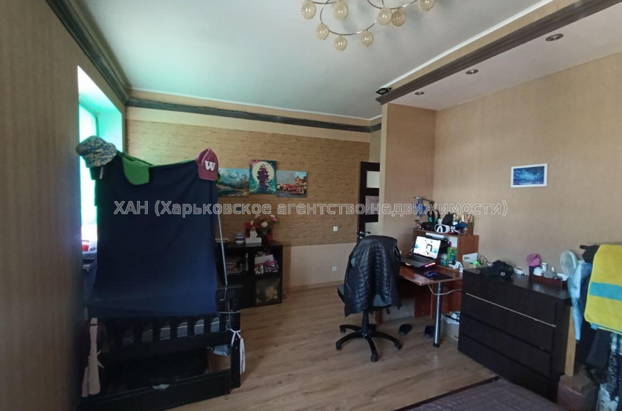 Продам дом, Клубничная ул. , 280 м², 10 сот., частичный ремонт 
