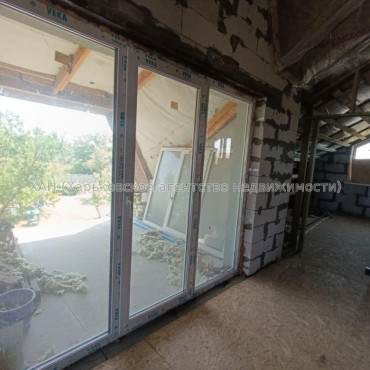 Продам будинок, Клубничная ул. , 280 м², 10 соток, частичный ремонт 