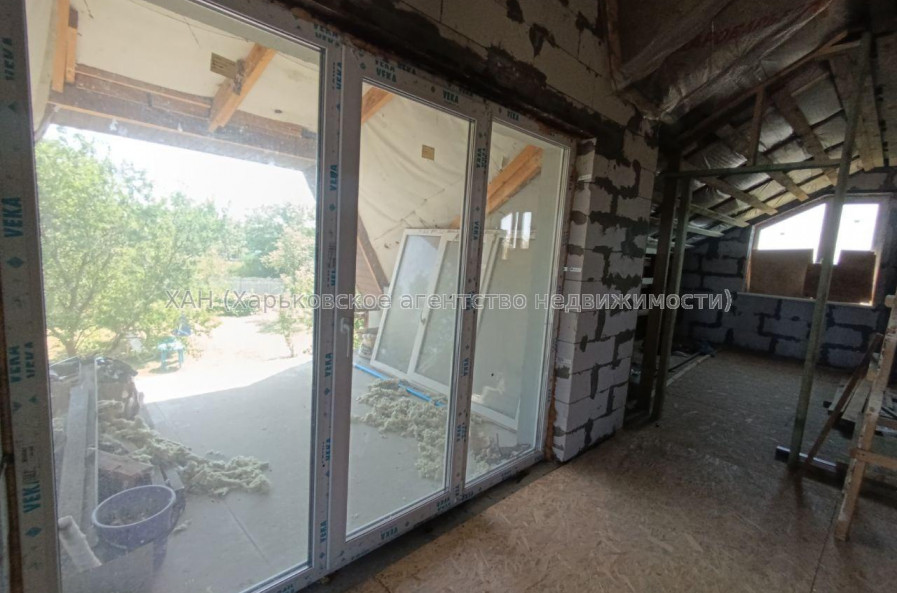 Продам дом, Клубничная ул. , 280 м², 10 сот., частичный ремонт 