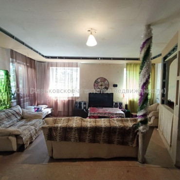 Продам будинок, Клубничная ул. , 280 м², 10 соток, частичный ремонт 