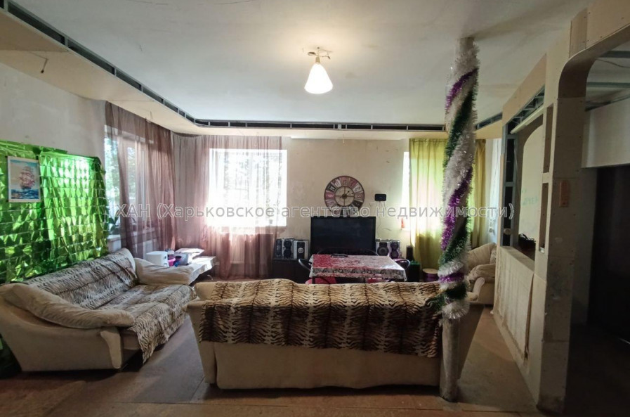 Продам дом, Клубничная ул. , 280 м², 10 сот., частичный ремонт 