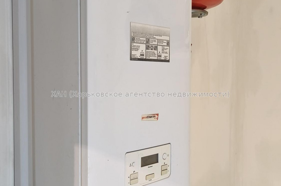 Продам дом, Клубничная ул. , 280 м², 10 сот., частичный ремонт 