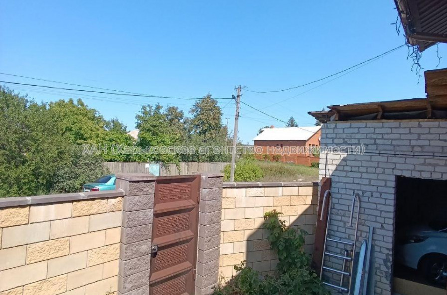 Продам дом, Клубничная ул. , 280 м², 10 сот., частичный ремонт 