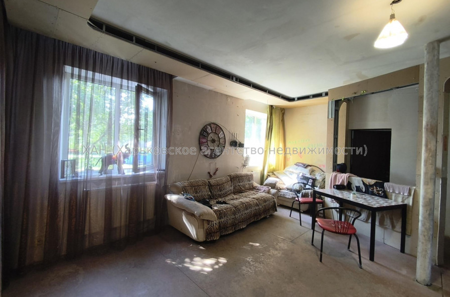 Продам дом, Клубничная ул. , 280 м², 10 сот., частичный ремонт 