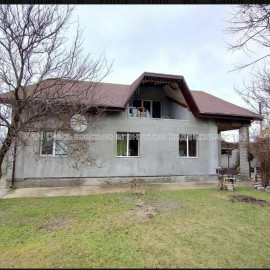 Продам дом, Журавлиная ул. , 280 м², 10 сот., частичный ремонт