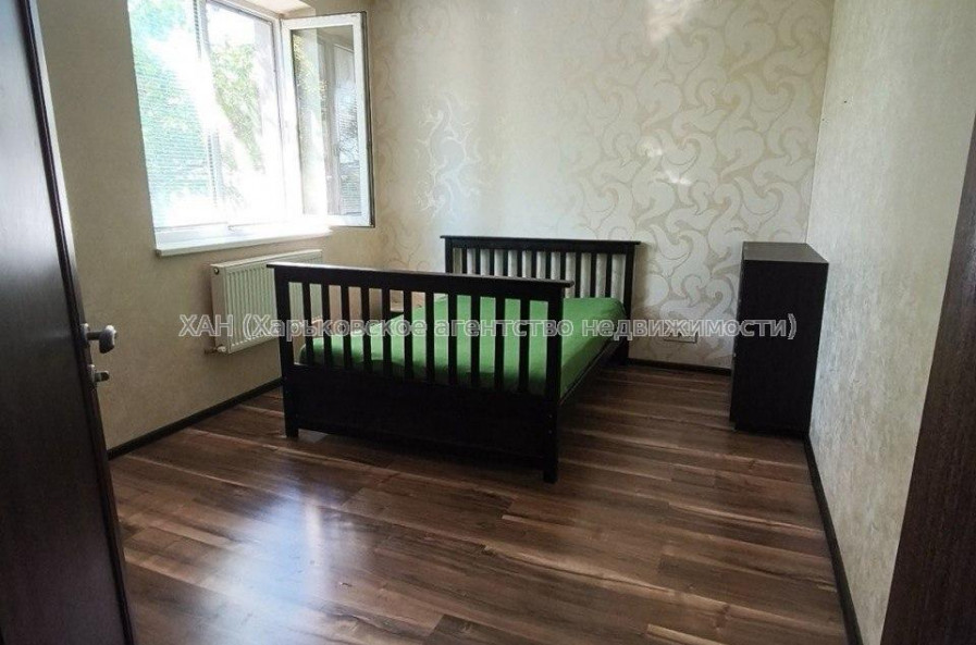 Продам дом, Клубничная ул. , 280 м², 10 сот., частичный ремонт 