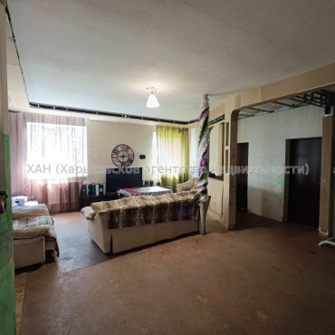 Продам будинок, Клубничная ул. , 280 м², 10 соток, частичный ремонт 