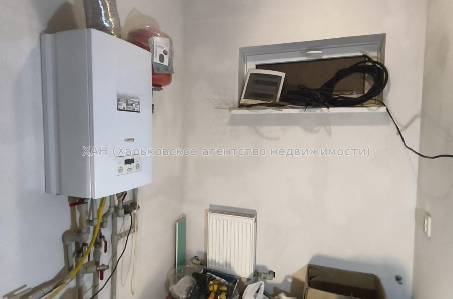 Продам дом, Клубничная ул. , 280 м², 10 сот., частичный ремонт 