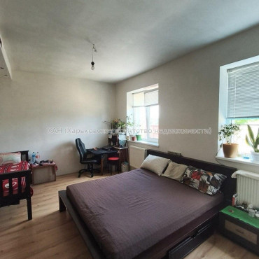 Продам дом, Клубничная ул. , 280 м², 10 сот., частичный ремонт 