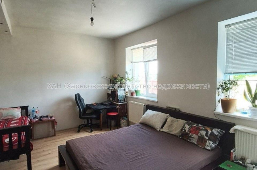 Продам дом, Клубничная ул. , 280 м², 10 сот., частичный ремонт 
