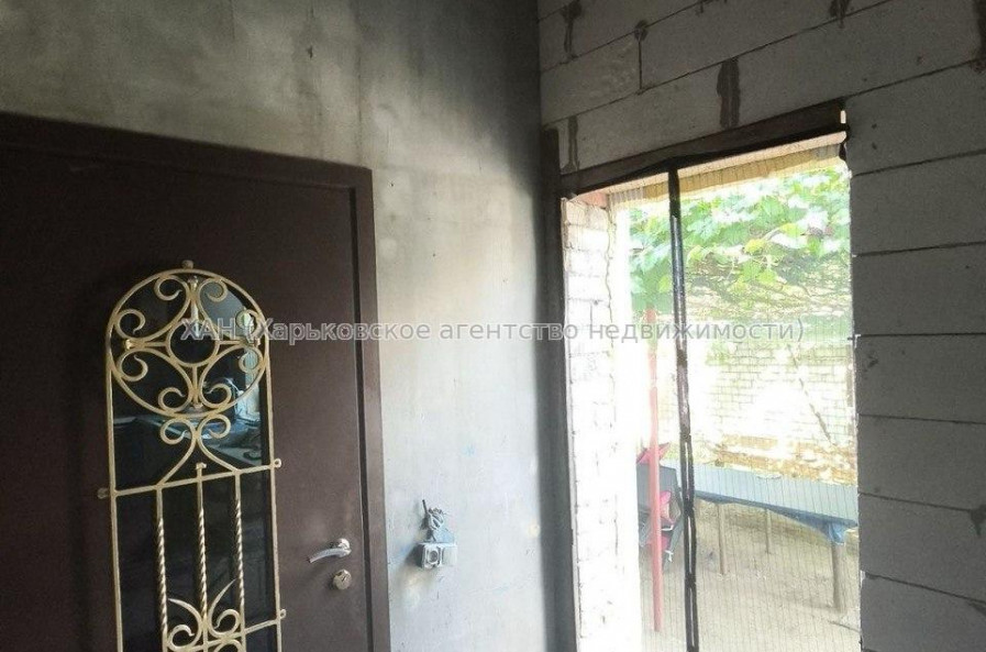 Продам дом, Клубничная ул. , 280 м², 10 сот., частичный ремонт 
