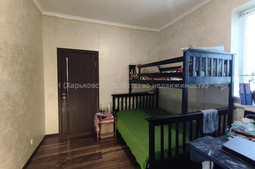 Продам дом, Клубничная ул. , 280 м², 10 сот., частичный ремонт 