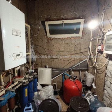 Продам будинок, Клубничная ул. , 280 м², 10 соток, частичный ремонт 