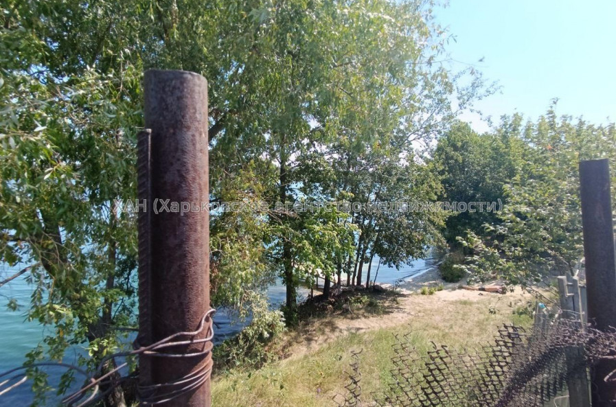 Продам дом, Клубничная ул. , 280 м², 10 сот., частичный ремонт 