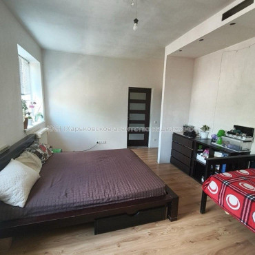Продам дом, Клубничная ул. , 280 м², 10 сот., частичный ремонт 