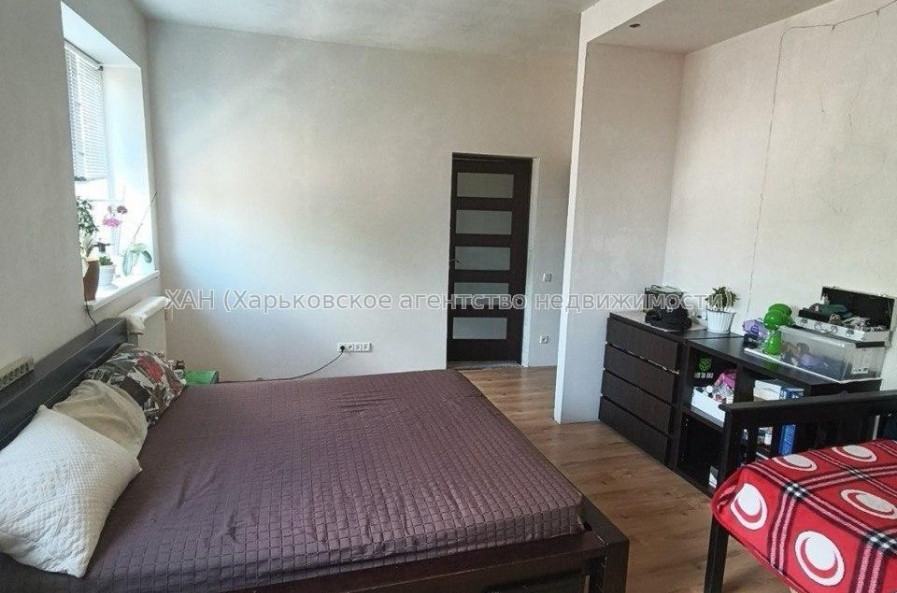 Продам дом, Клубничная ул. , 280 м², 10 сот., частичный ремонт 