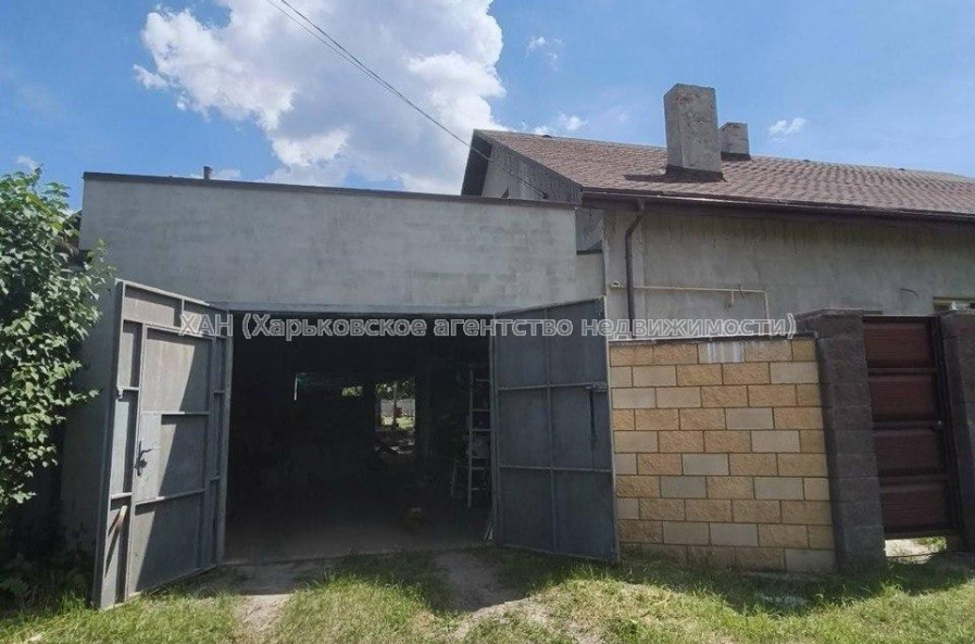 Продам дом, Клубничная ул. , 280 м², 10 сот., частичный ремонт 