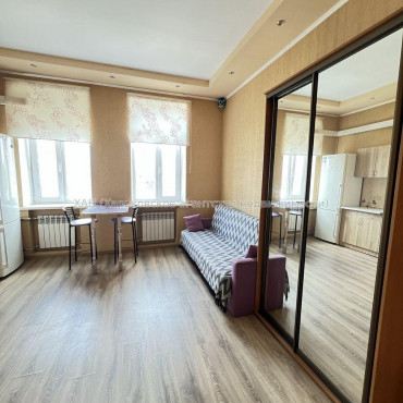 Продам квартиру, Конторская ул. , 1 кім., 20 м², капитальный ремонт 