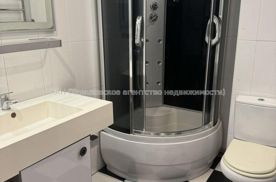 Продам квартиру, Ахсарова Энвера ул. , 3 кім., 66 м², евроремонт 