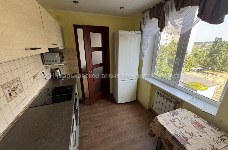 Продам квартиру, Ахсарова Энвера ул. , 3 кім., 66 м², евроремонт 