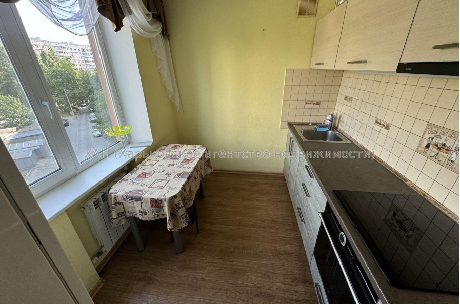Продам квартиру, Ахсарова Энвера ул. , 3 кім., 66 м², евроремонт 