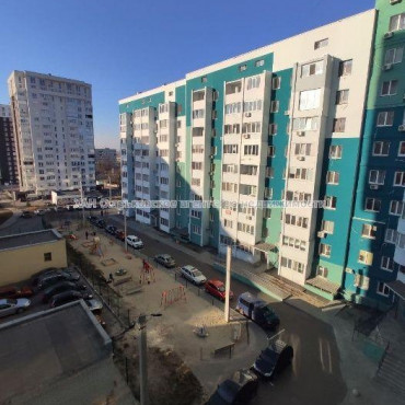 Продам квартиру, Макеевская ул. , 1 кім., 49 м², частичный ремонт 