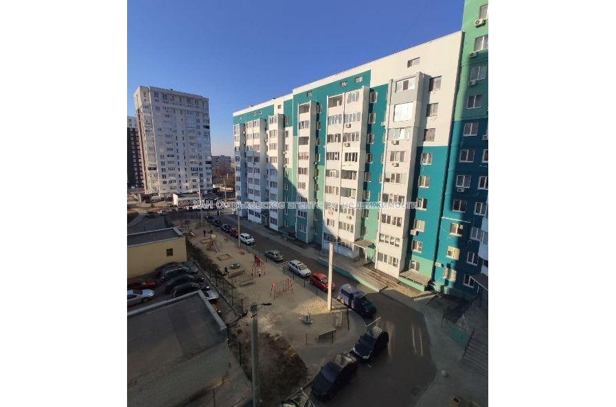 Продам квартиру, Макеевская ул. , 1 кім., 49 м², частичный ремонт 