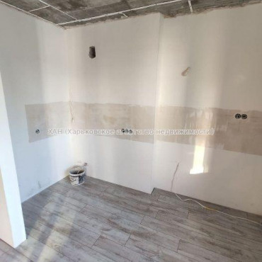 Продам квартиру, Макеевская ул. , 1 кім., 49 м², частичный ремонт 