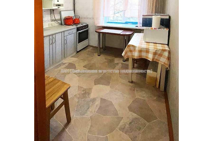 Продам квартиру, Защитников Неба ул. , 2 кім., 44 м², советский ремонт 