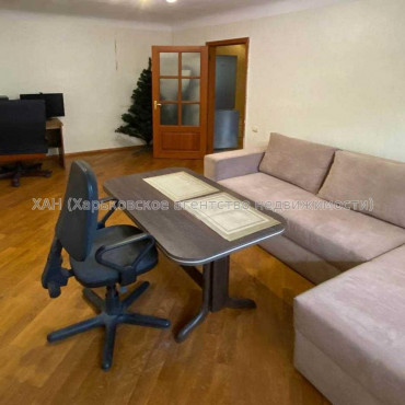 Продам квартиру, Защитников Неба ул. , 2 кім., 44 м², советский ремонт 