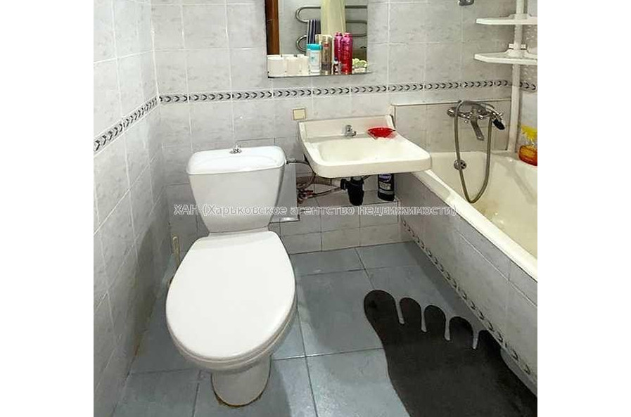 Продам квартиру, Защитников Неба ул. , 2 кім., 44 м², советский ремонт 