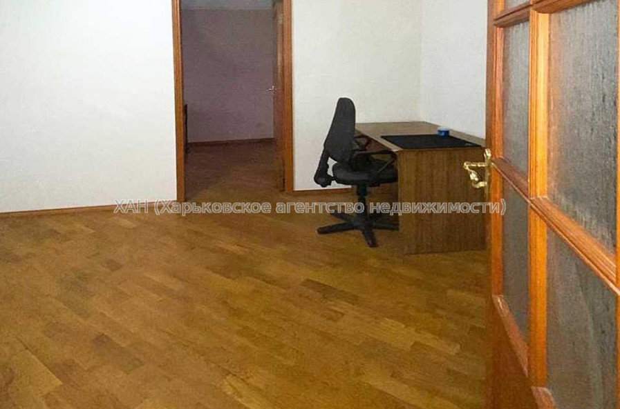 Продам квартиру, Защитников Неба ул. , 2 кім., 44 м², советский ремонт 