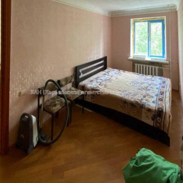 Продам квартиру, Защитников Неба ул. , 2 кім., 44 м², советский ремонт 