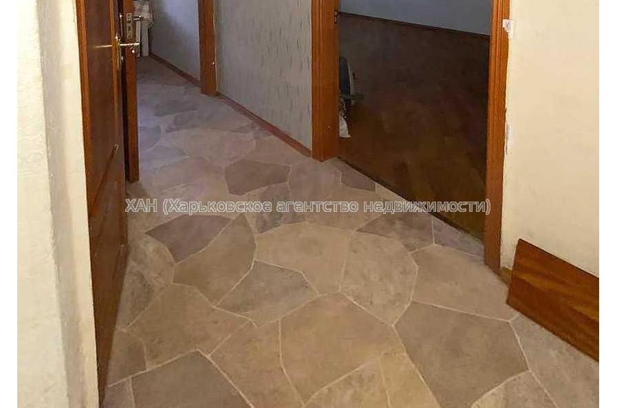 Продам квартиру, Защитников Неба ул. , 2 кім., 44 м², советский ремонт 