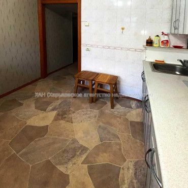 Продам квартиру, Защитников Неба ул. , 2 кім., 44 м², советский ремонт 