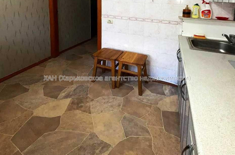 Продам квартиру, Защитников Неба ул. , 2 кім., 44 м², советский ремонт 