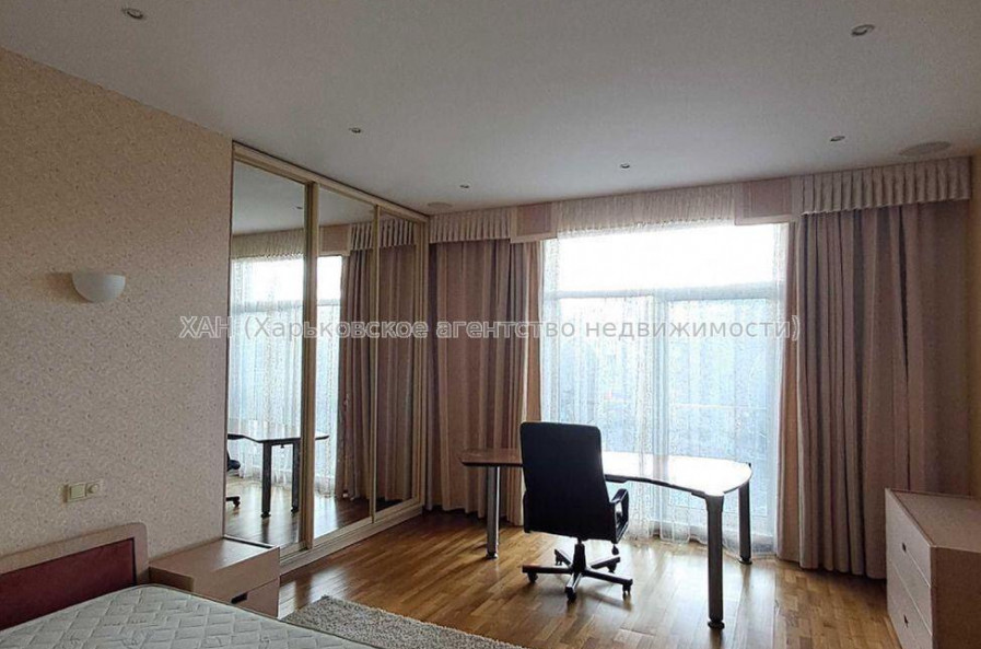 Продам квартиру, Тринклера ул. , 2 кім., 85 м², евроремонт 