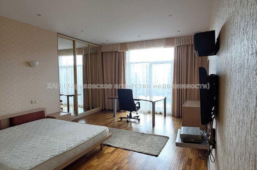 Продам квартиру, Тринклера ул. , 2 кім., 85 м², евроремонт 